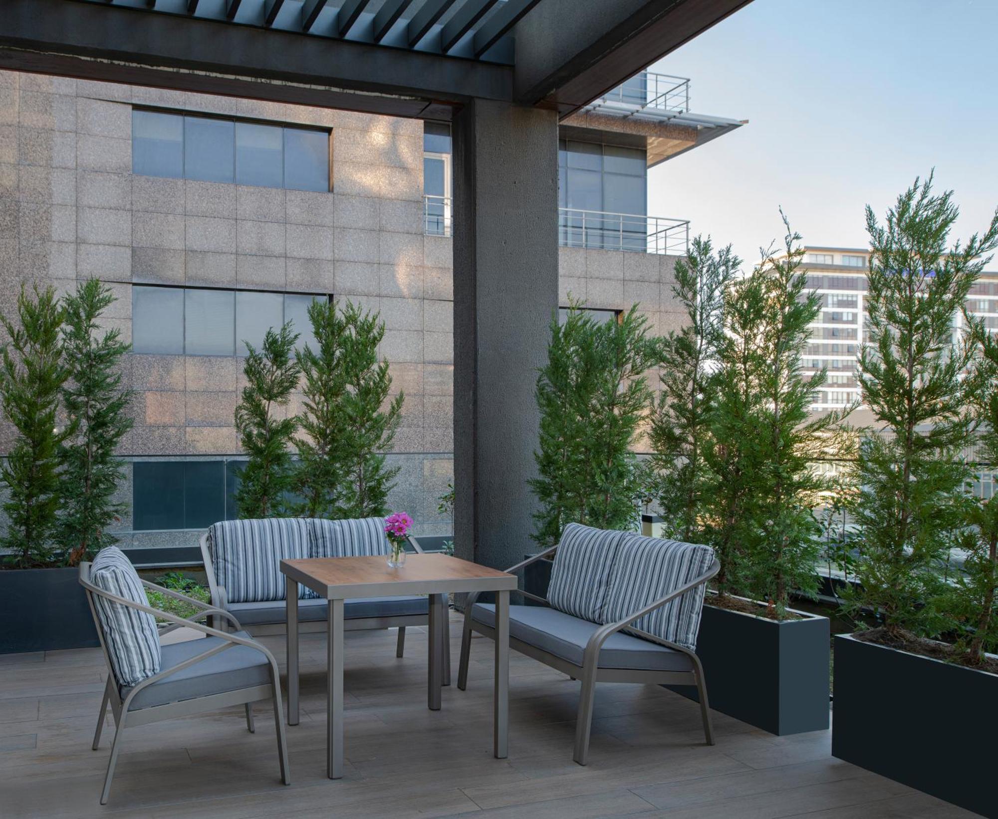 Movenpick Living Istanbul West Hotel Eksteriør billede A 3D rendering of a patio