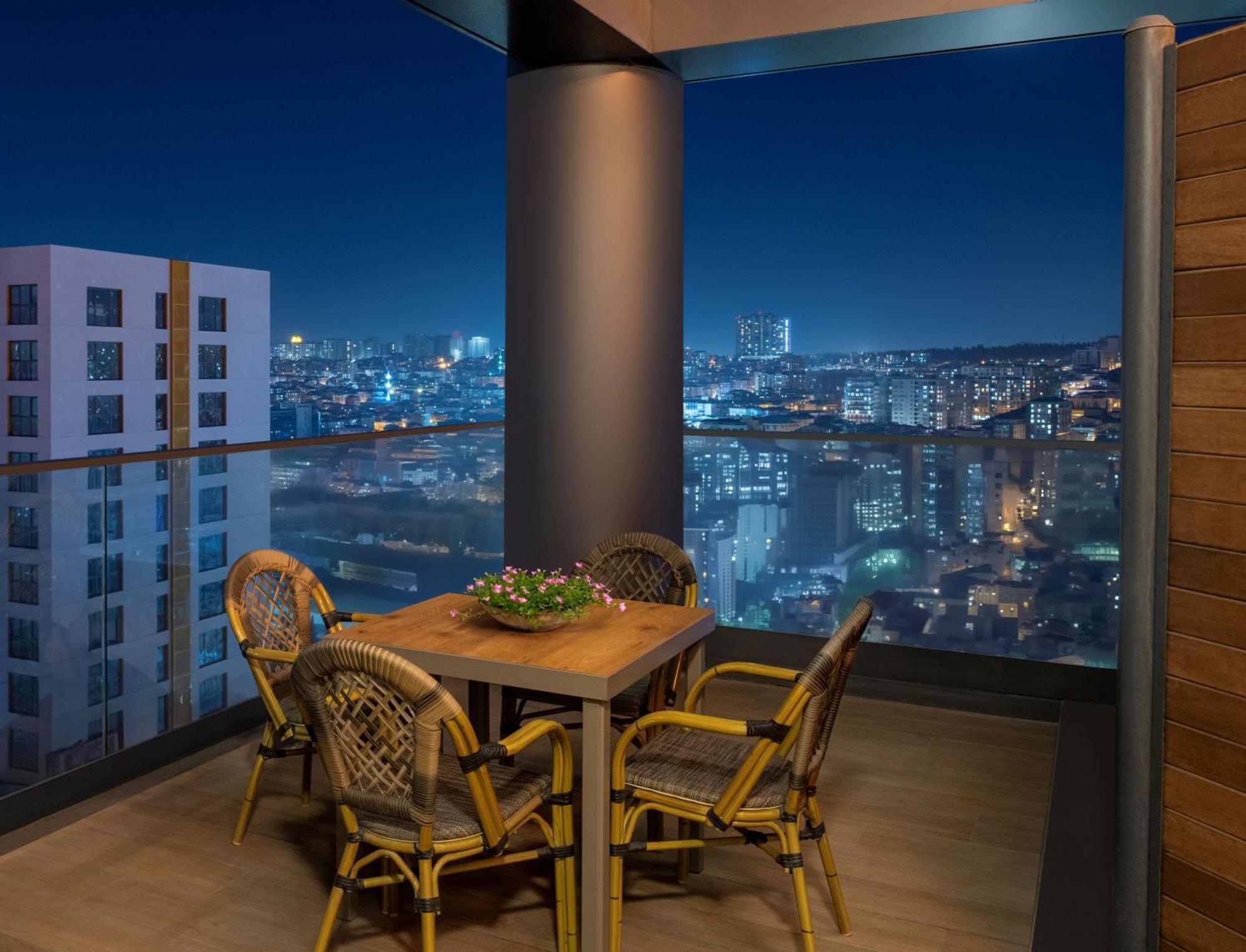 Movenpick Living Istanbul West Hotel Eksteriør billede