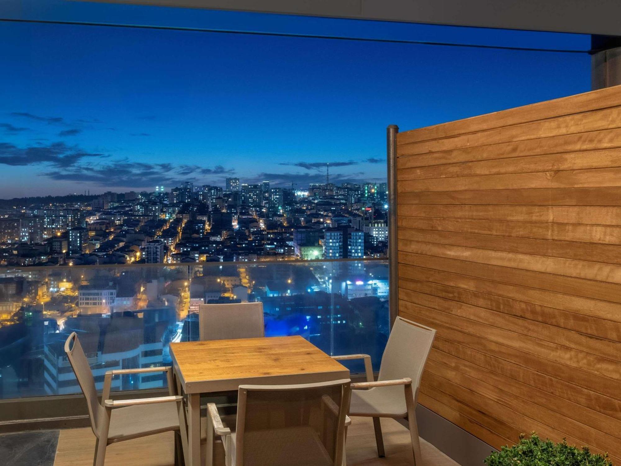 Movenpick Living Istanbul West Hotel Eksteriør billede