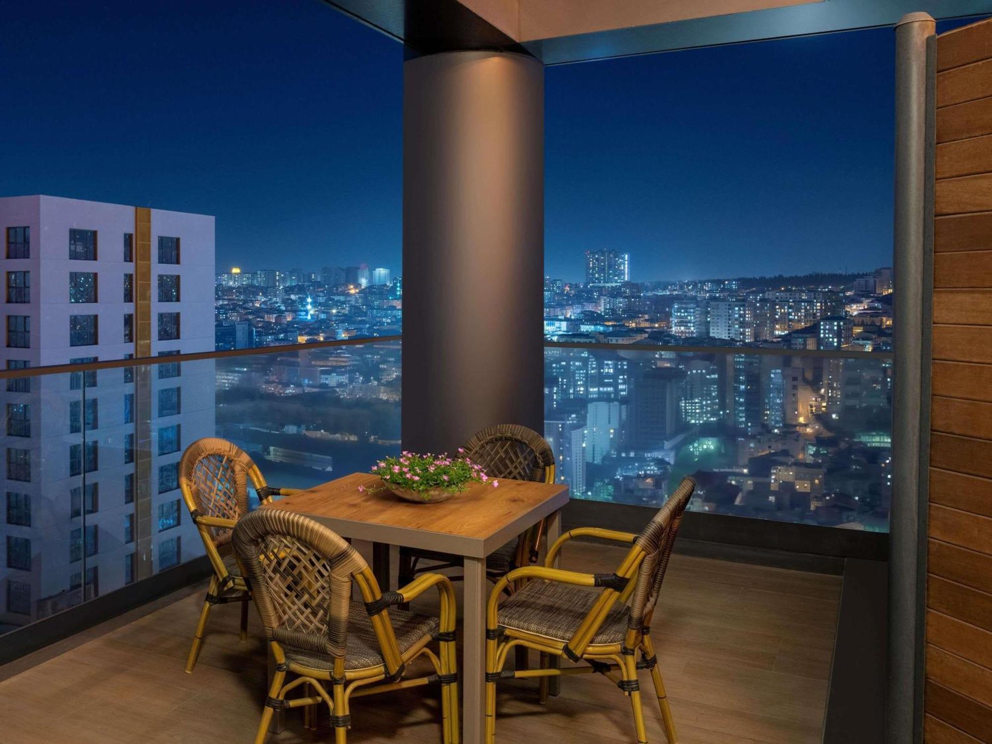Movenpick Living Istanbul West Hotel Eksteriør billede